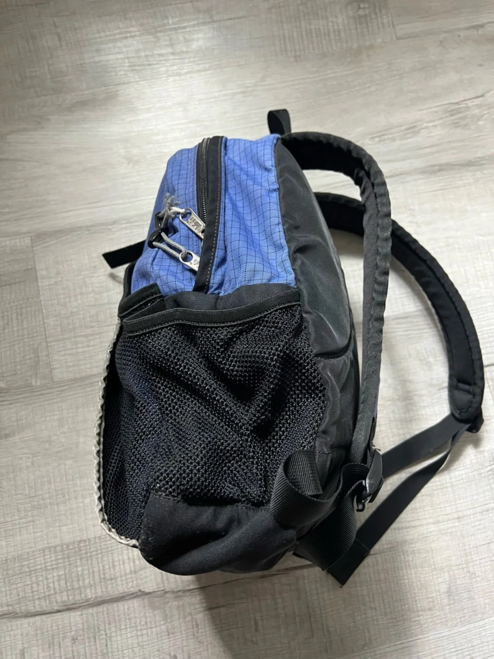 VINTAGE REI Little Teton Blue and Black Daypack with Bottle Pocket